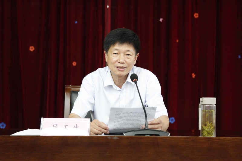 吴玉生单人照_MG_2237.jpg