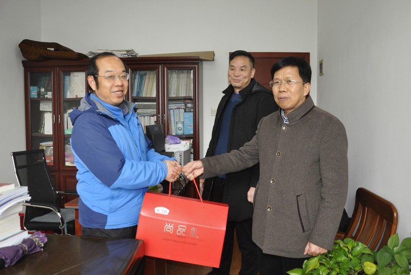2022慰问王小勇.jpg