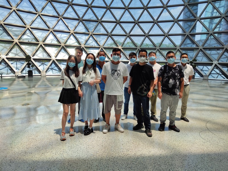 327地质队青年参观上海科技馆.jpg