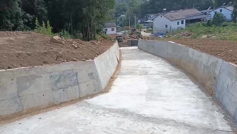 水吼镇泥石流治理施工完工图.jpg