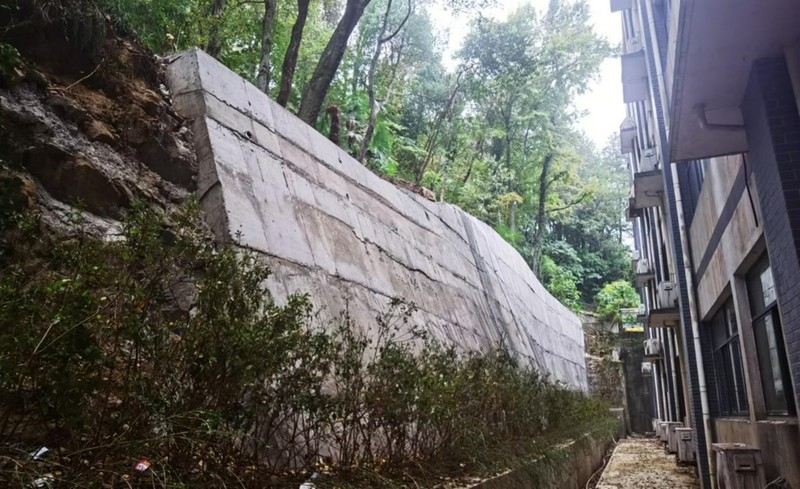 韬励楼边坡治理完工图.jpg